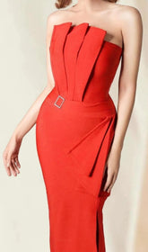 Robe mi-longue rouge à bandes
